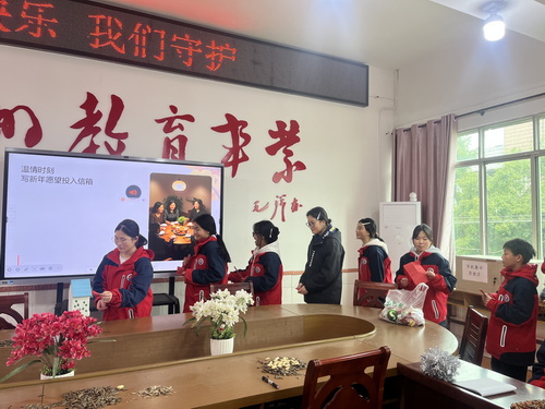 1778151144806170.jpg 投入新年愿望.jpg